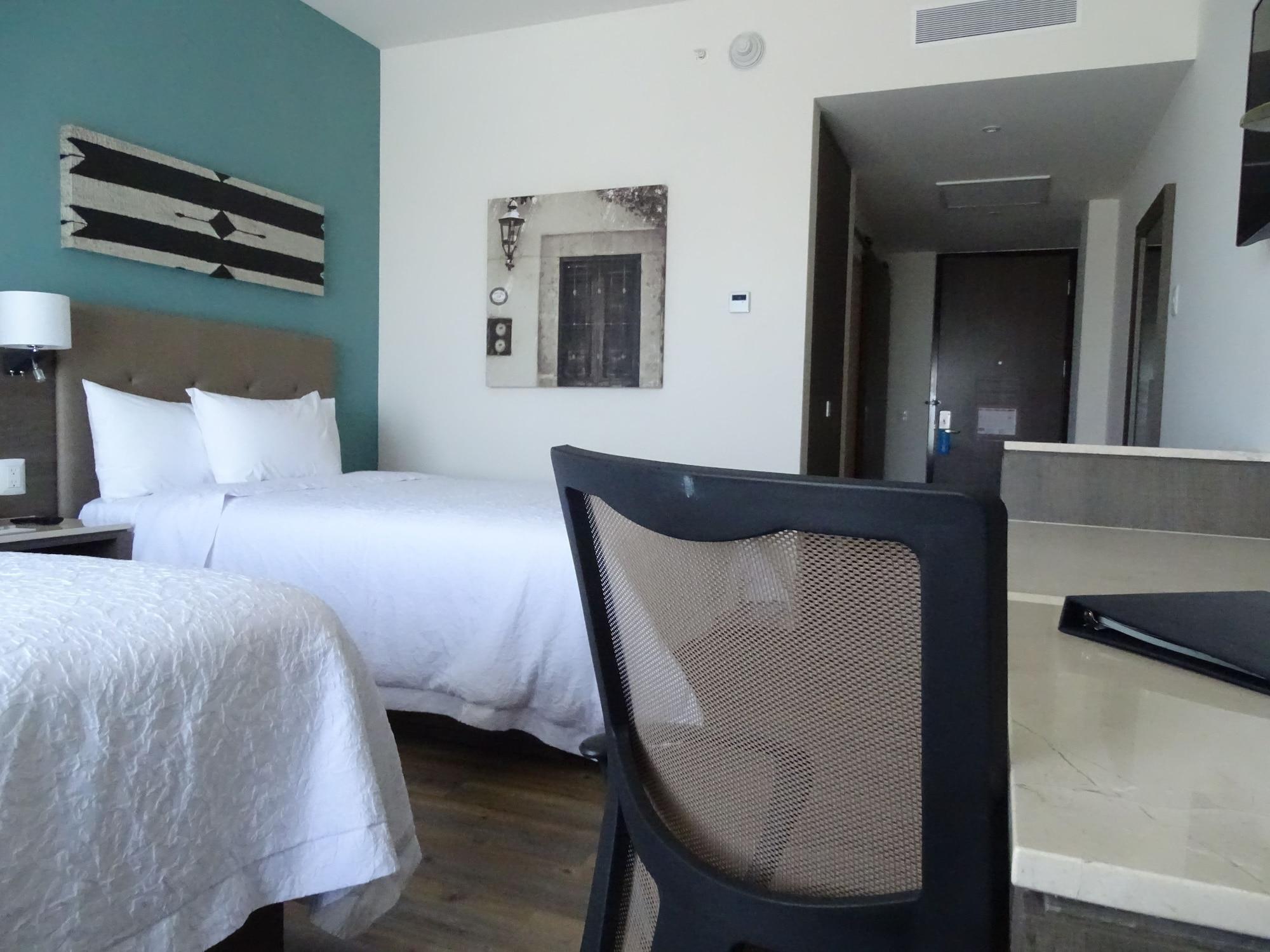 Hampton Inn By Hilton Celaya Селая Екстериор снимка