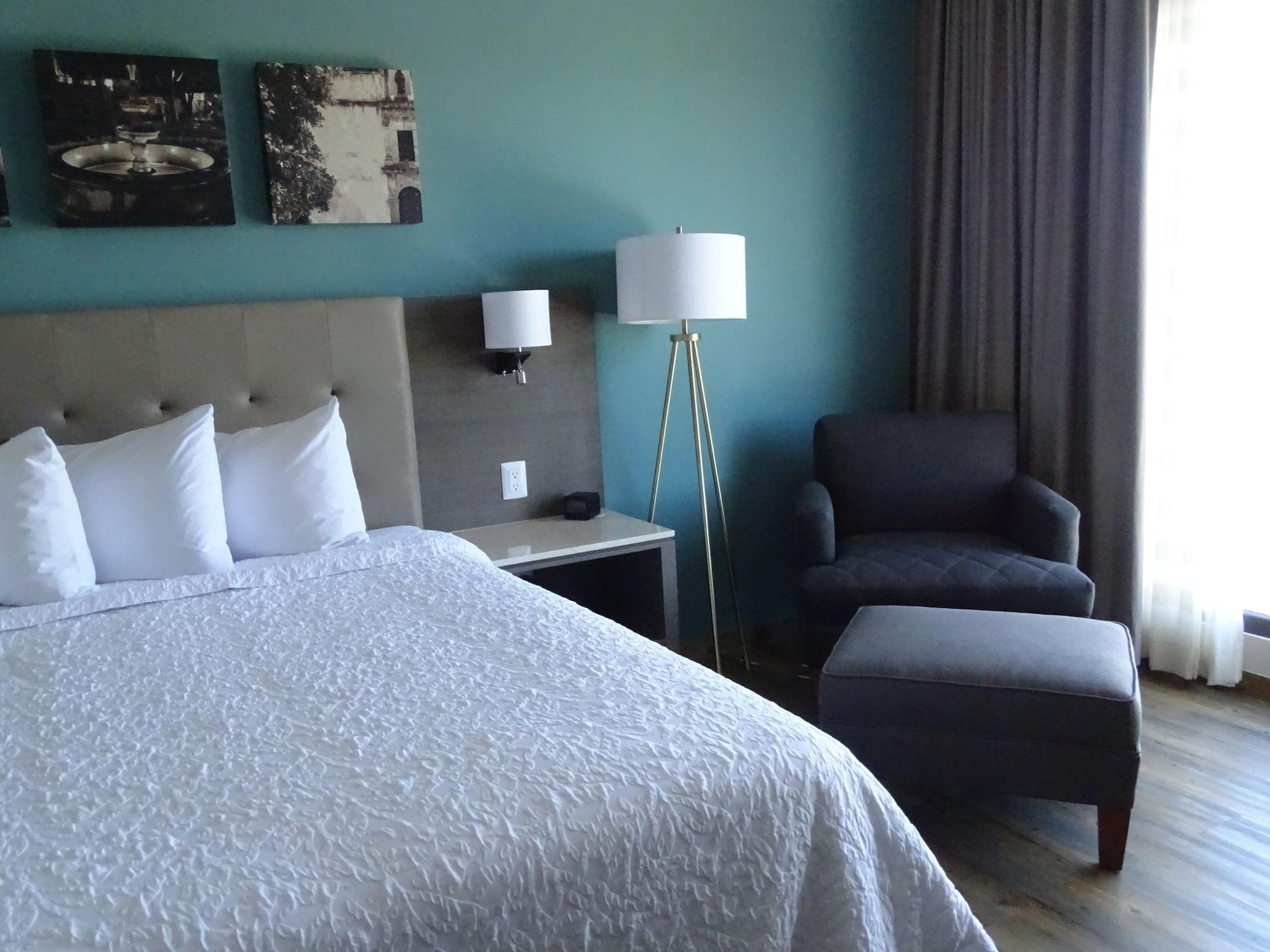 Hampton Inn By Hilton Celaya Селая Екстериор снимка