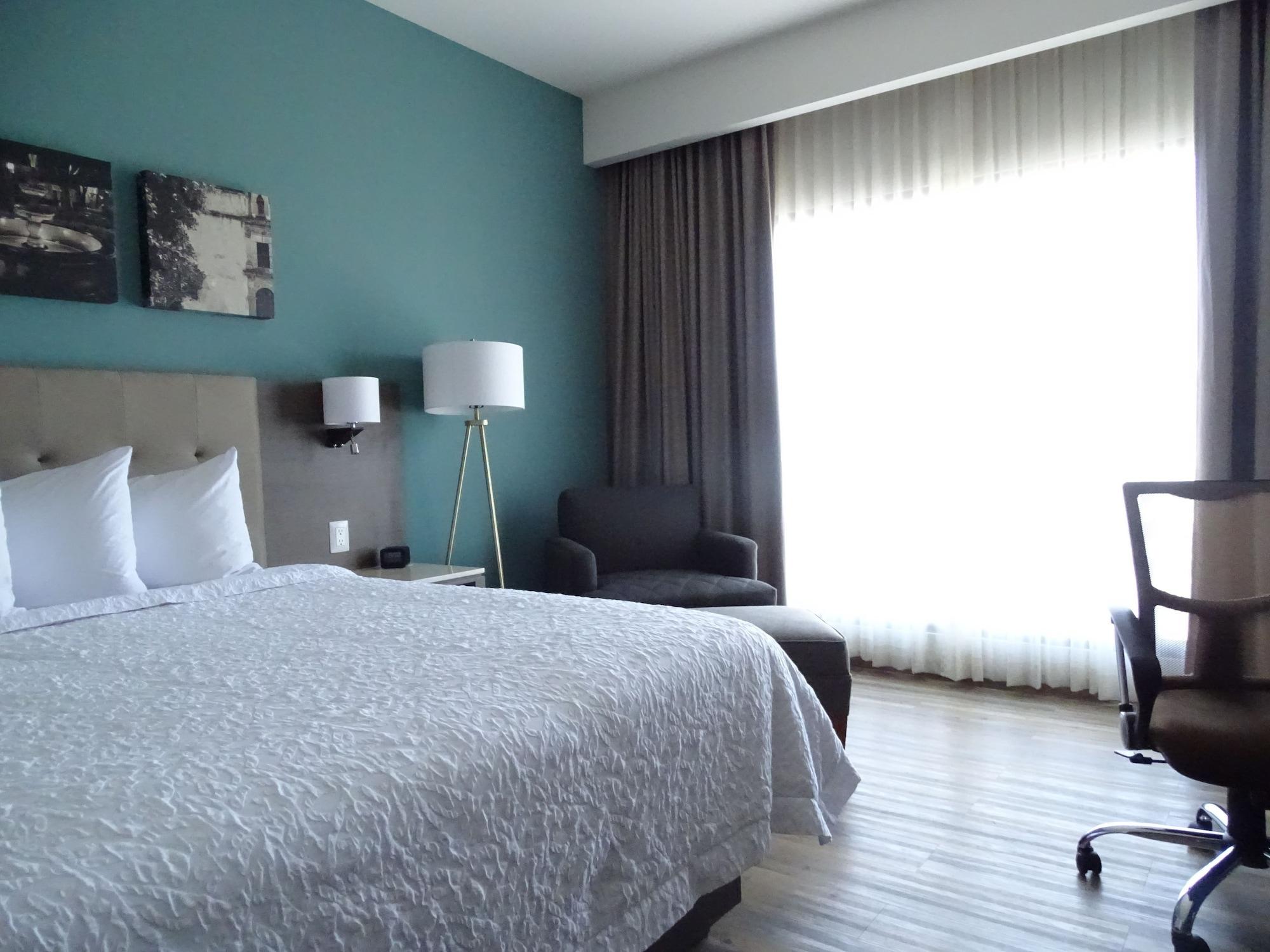 Hampton Inn By Hilton Celaya Селая Екстериор снимка