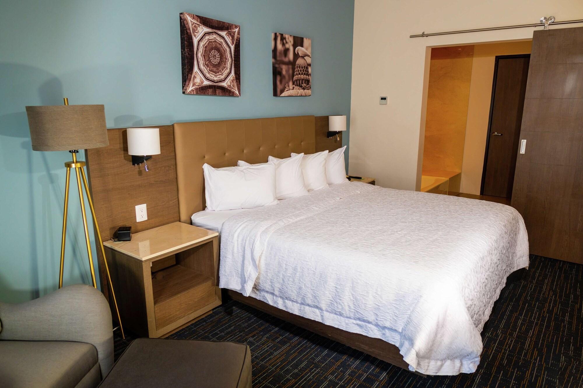 Hampton Inn By Hilton Celaya Селая Екстериор снимка