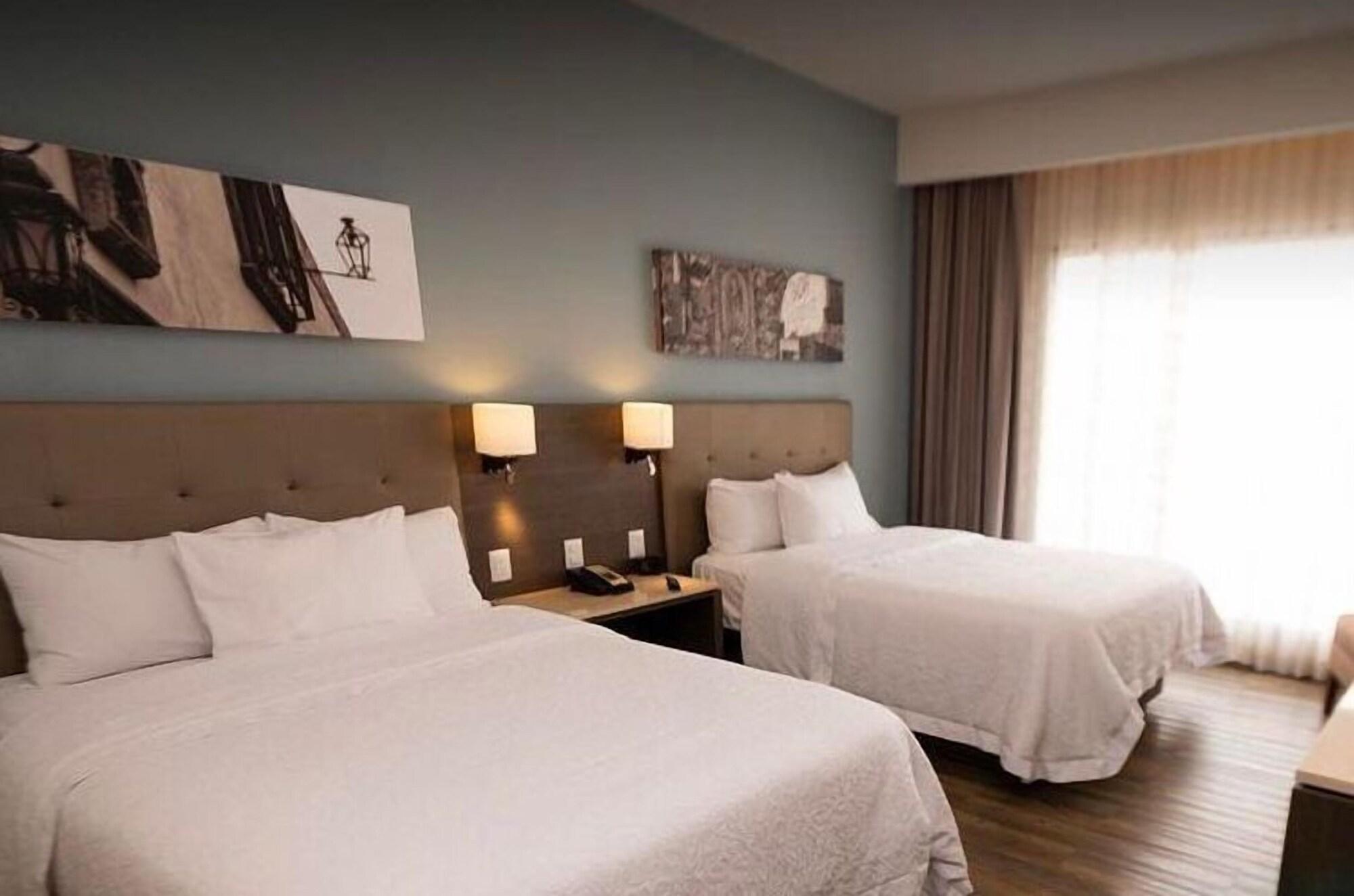 Hampton Inn By Hilton Celaya Селая Екстериор снимка