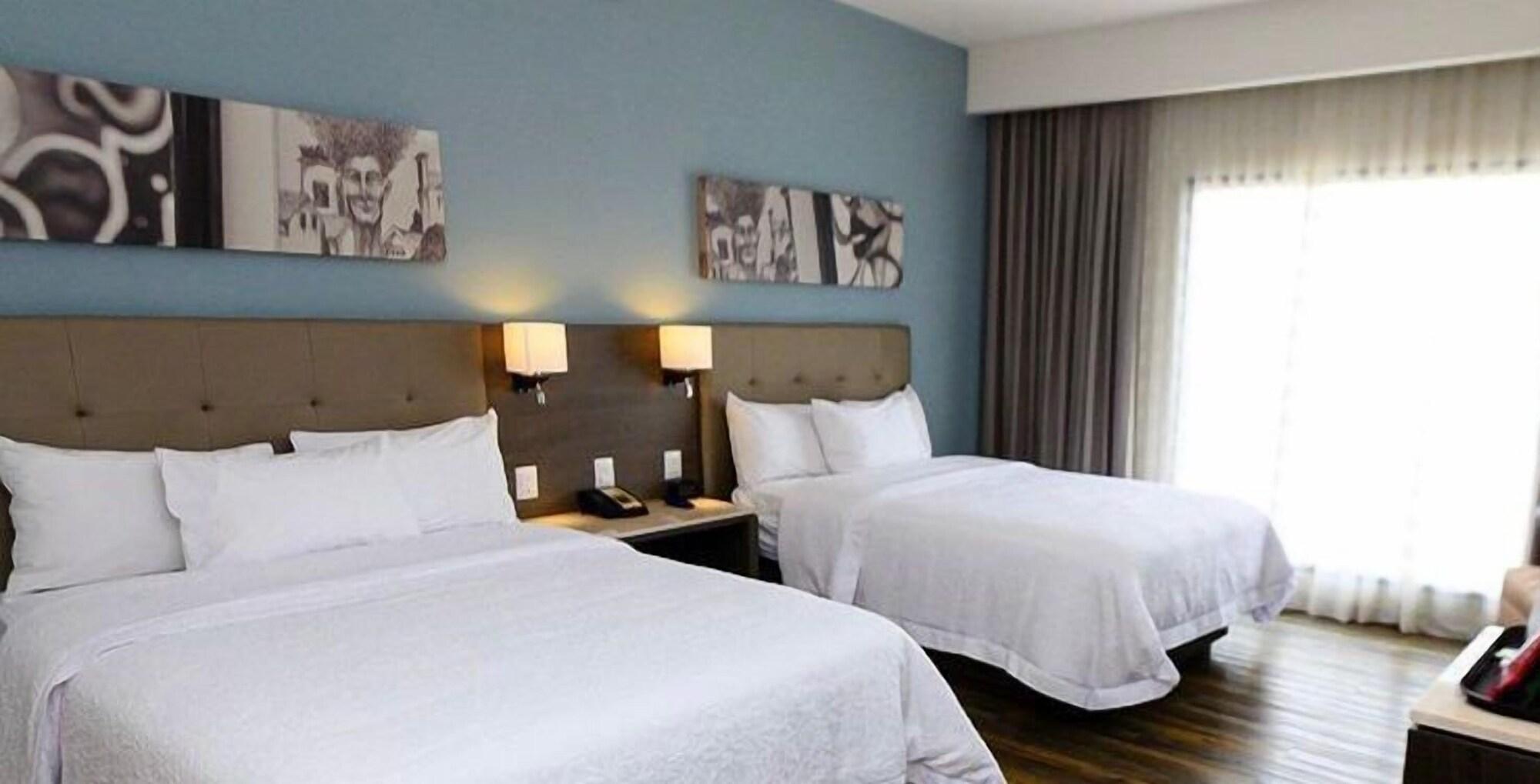Hampton Inn By Hilton Celaya Селая Екстериор снимка
