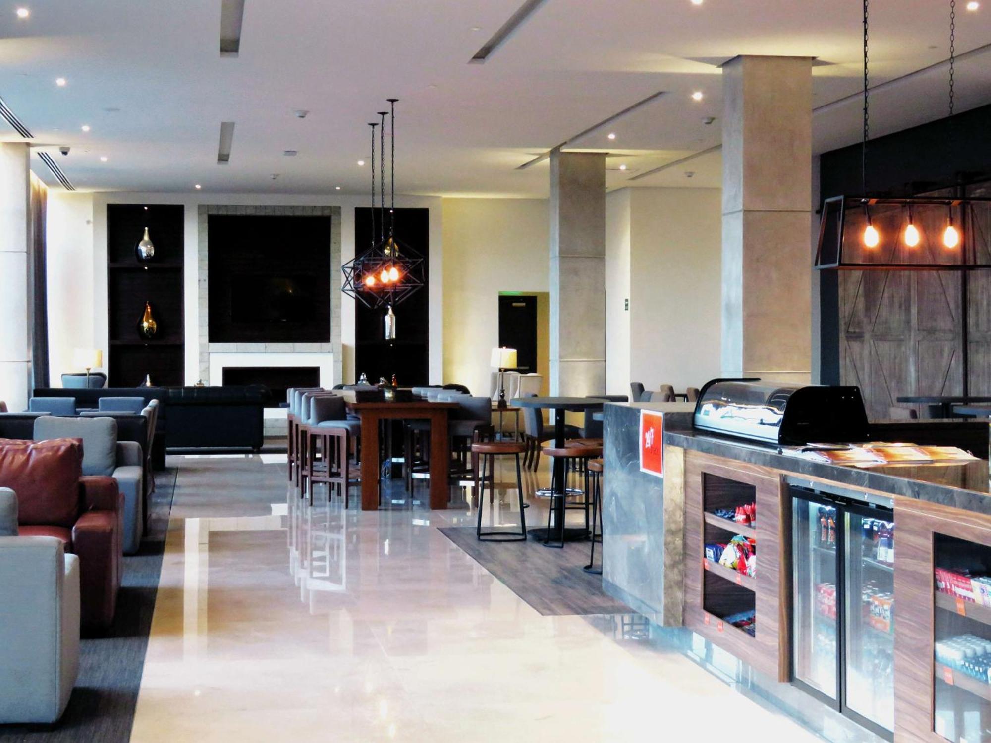 Hampton Inn By Hilton Celaya Селая Екстериор снимка