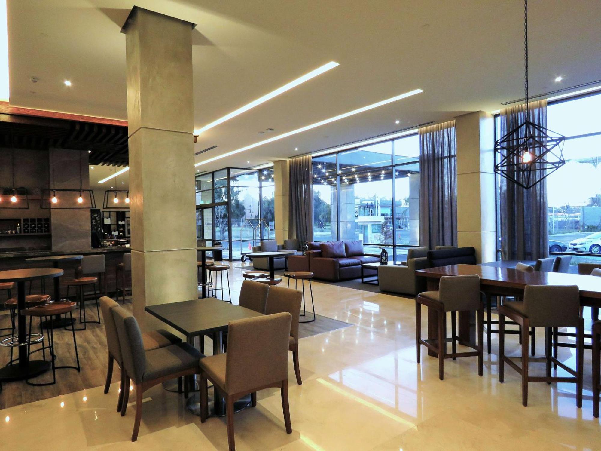 Hampton Inn By Hilton Celaya Селая Екстериор снимка