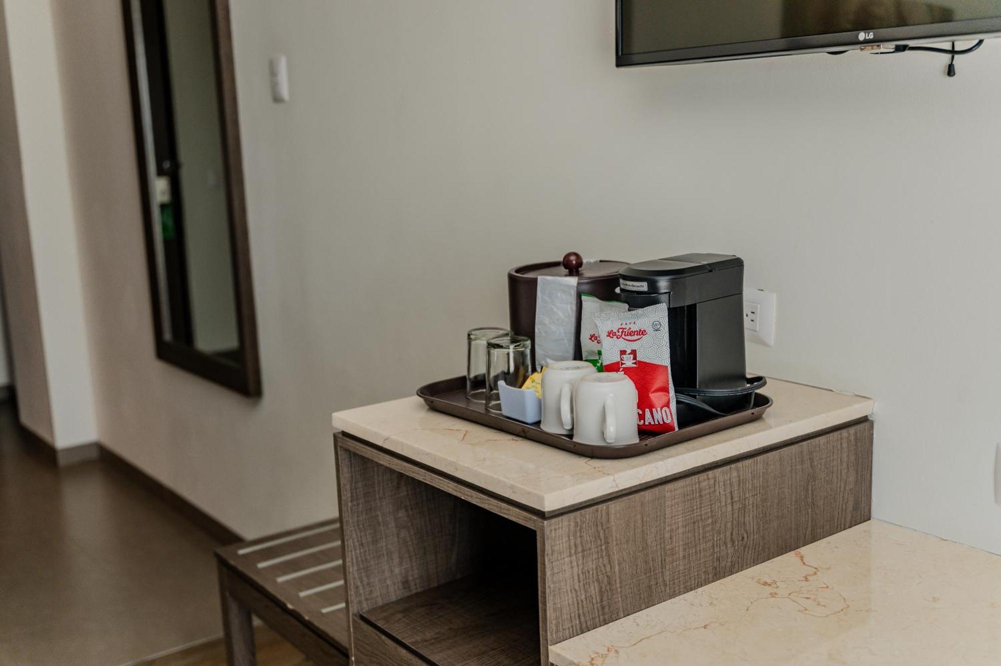 Hampton Inn By Hilton Celaya Селая Стая снимка