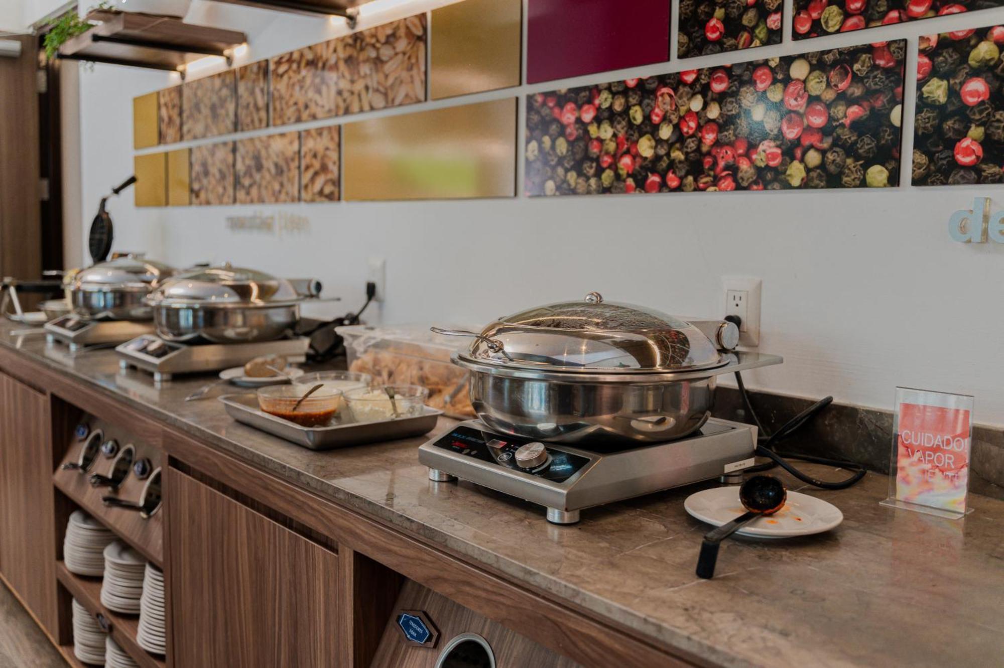 Hampton Inn By Hilton Celaya Селая Екстериор снимка
