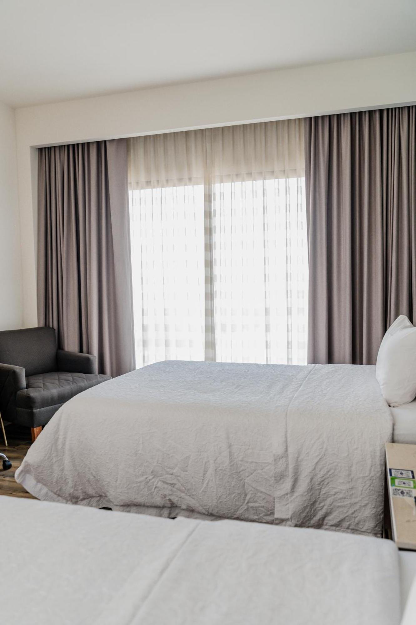 Hampton Inn By Hilton Celaya Селая Стая снимка