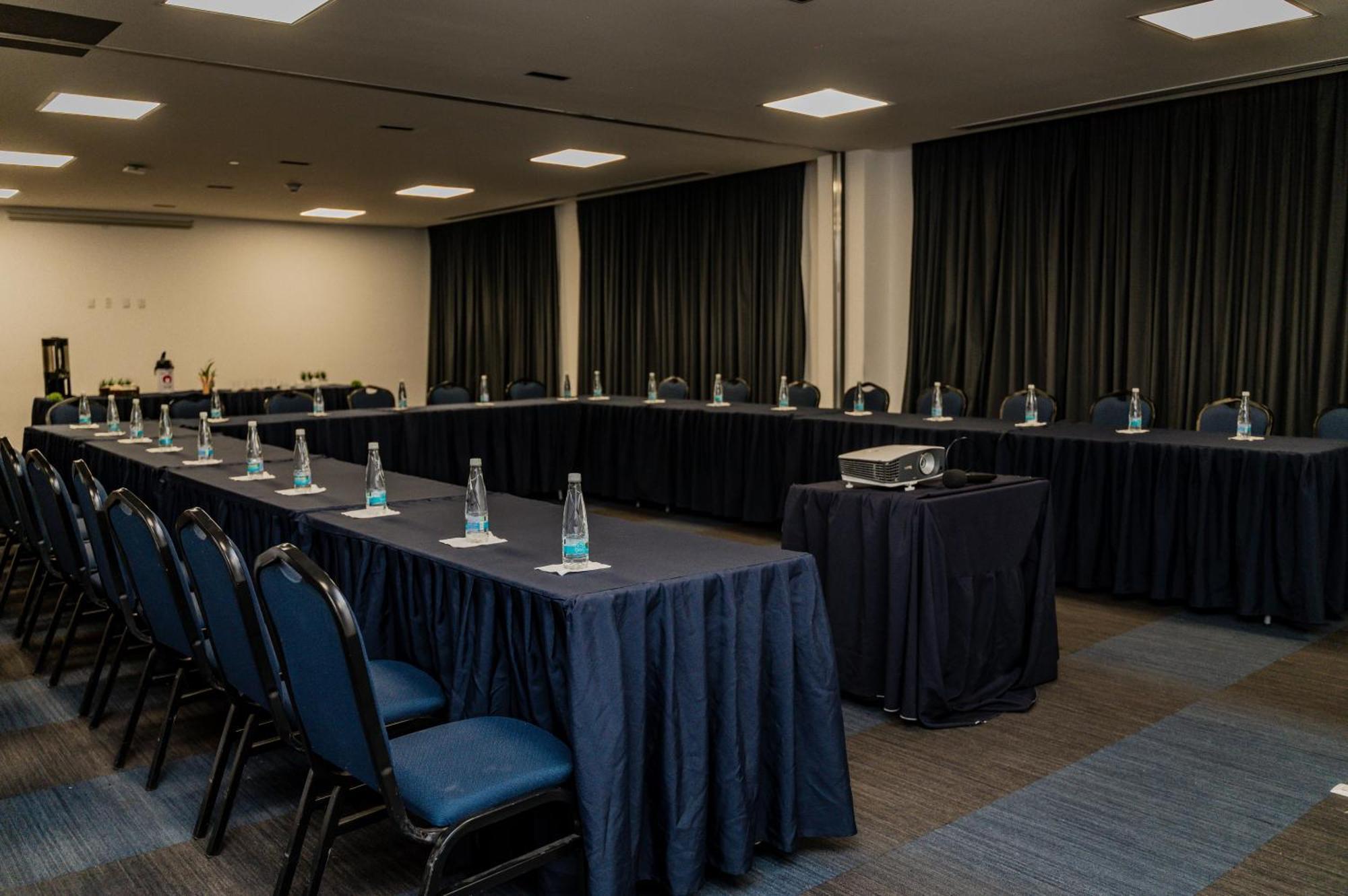 Hampton Inn By Hilton Celaya Селая Екстериор снимка