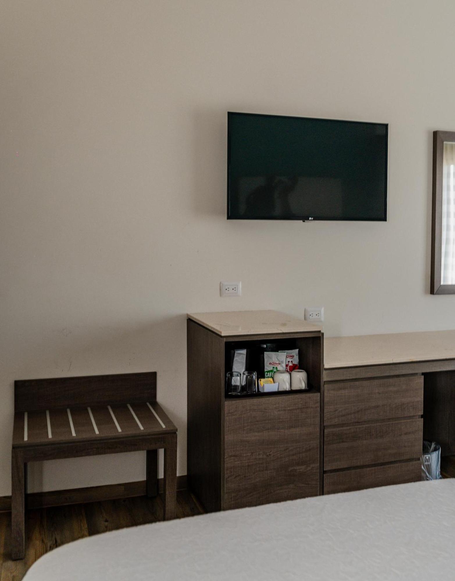 Hampton Inn By Hilton Celaya Селая Стая снимка
