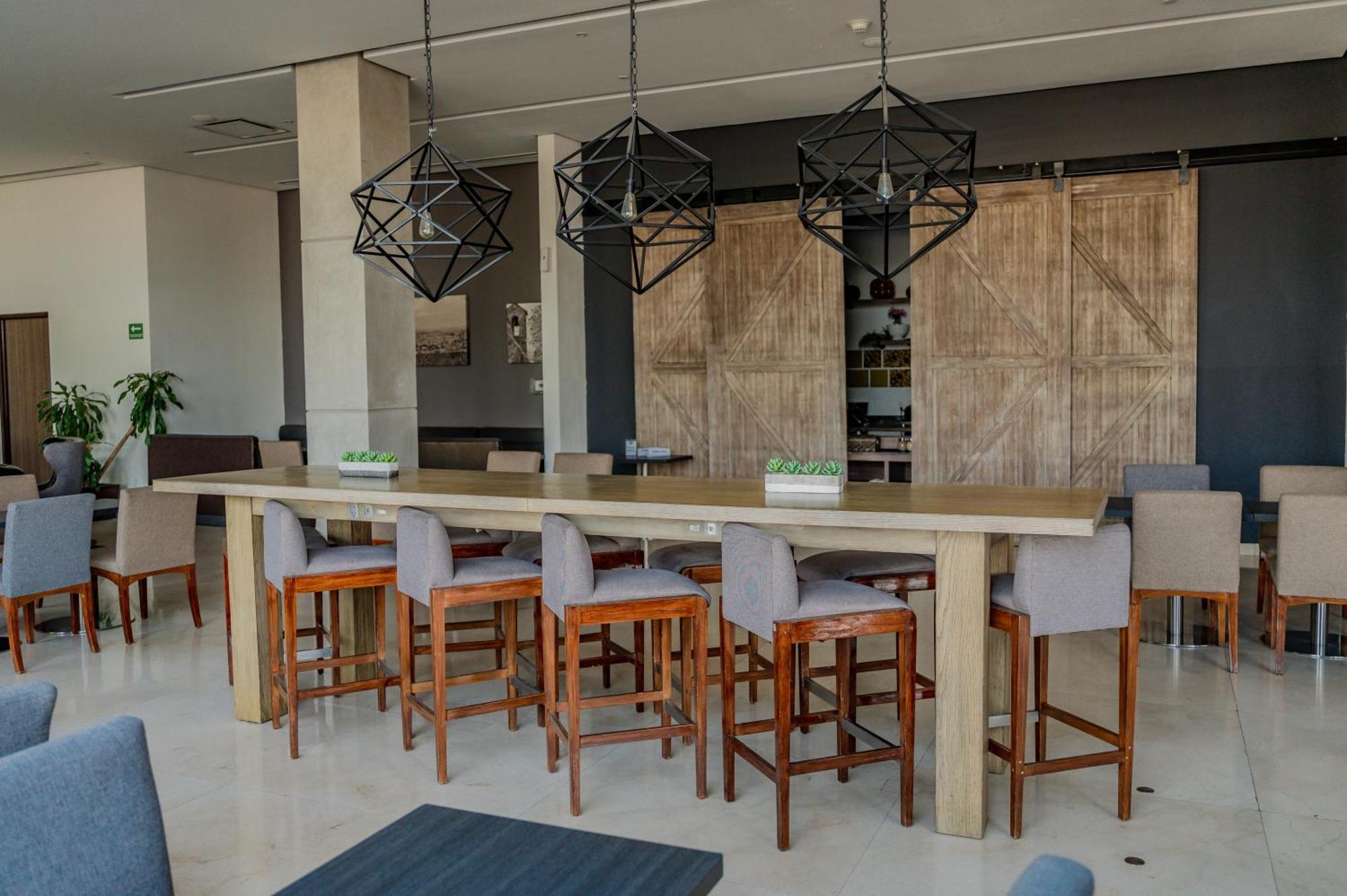 Hampton Inn By Hilton Celaya Селая Екстериор снимка