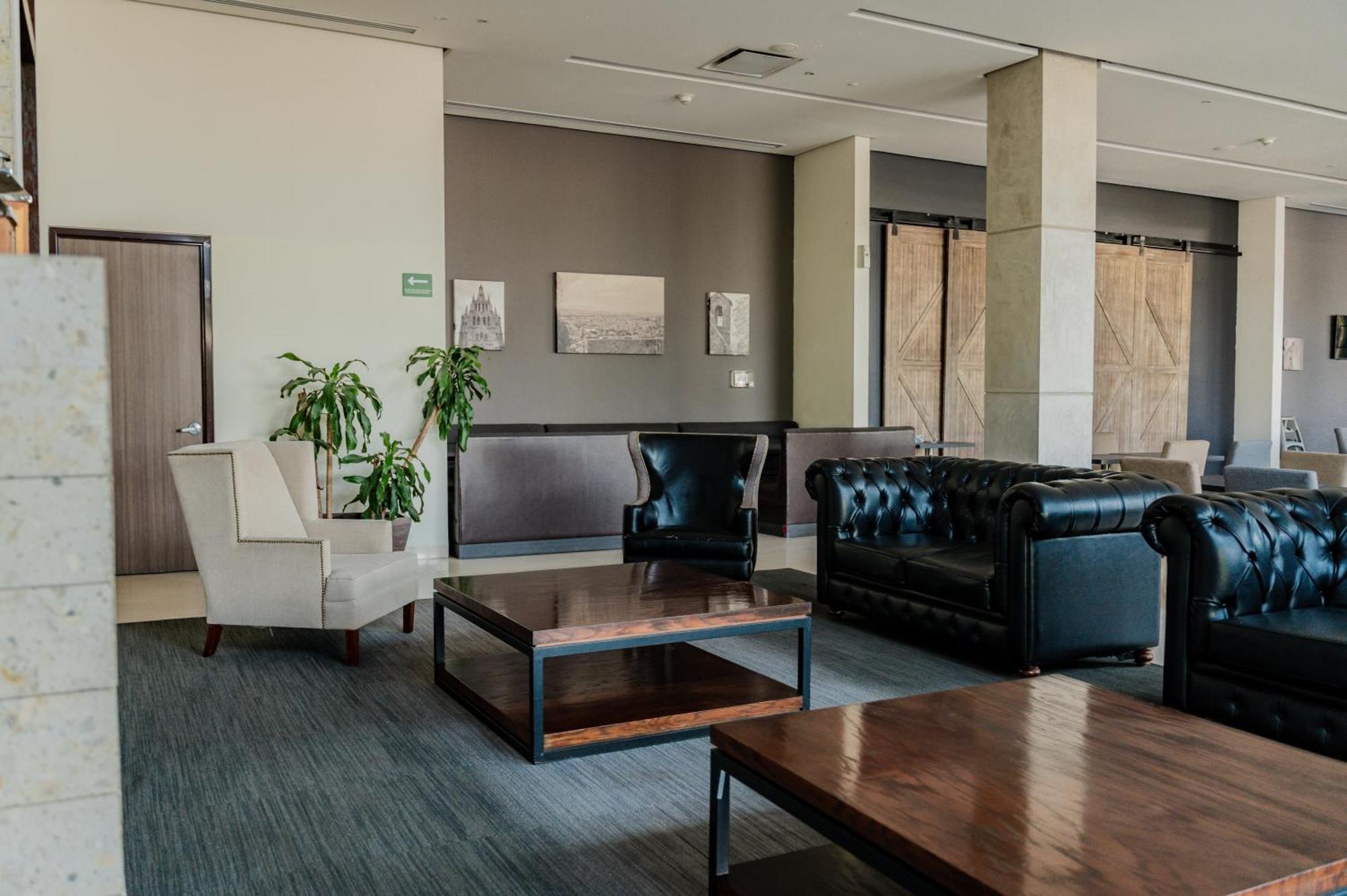Hampton Inn By Hilton Celaya Селая Екстериор снимка