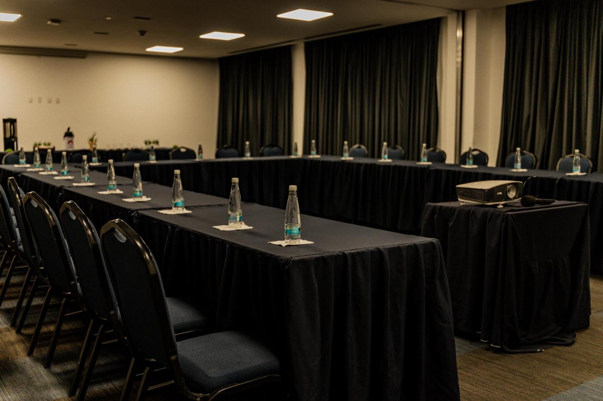 Hampton Inn By Hilton Celaya Селая Екстериор снимка