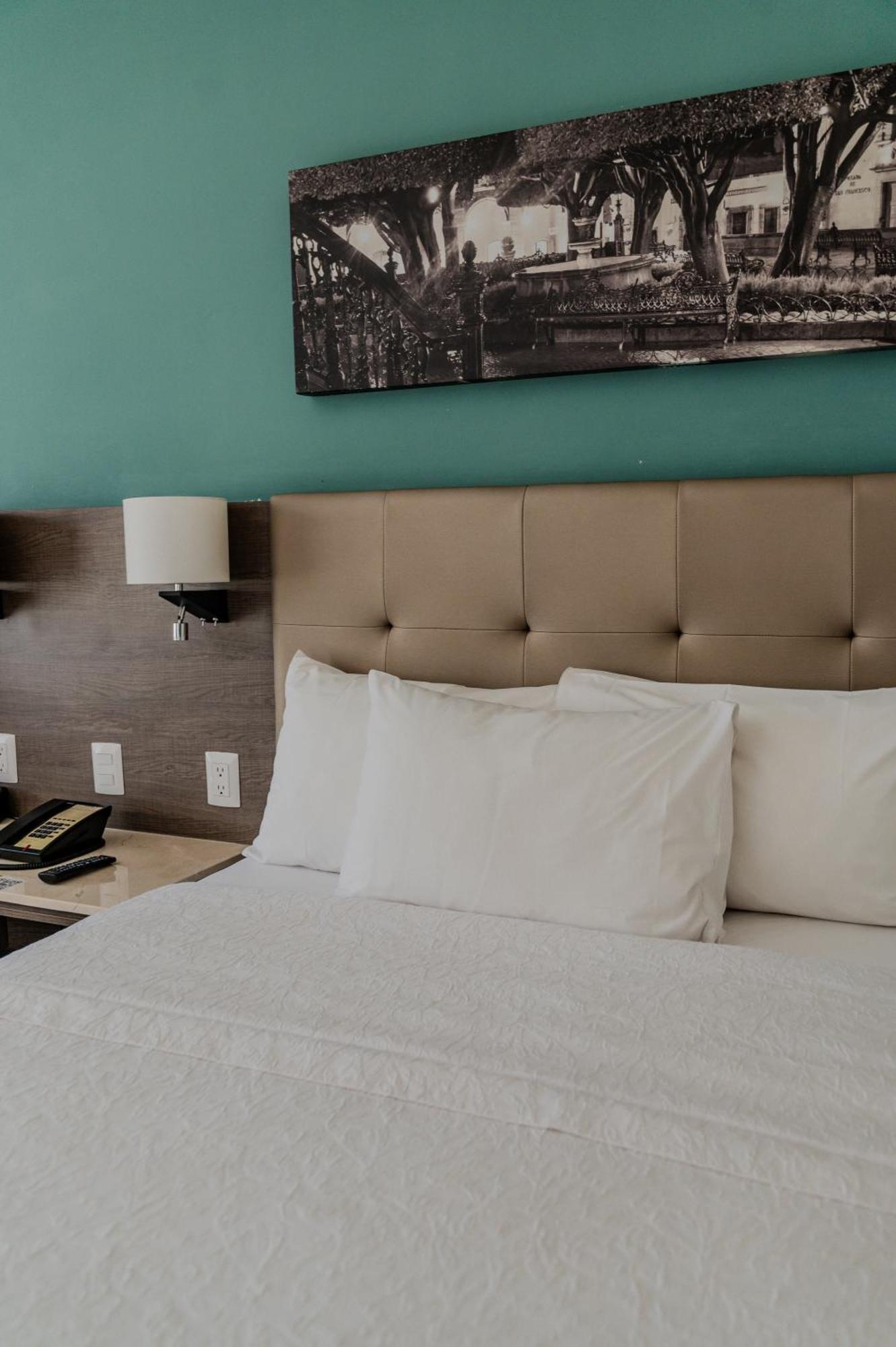 Hampton Inn By Hilton Celaya Селая Екстериор снимка